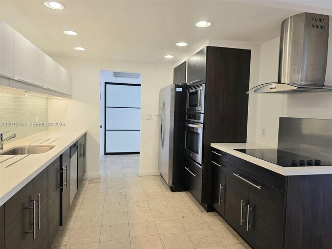 Foto del edificio - 1800 NE 114th St