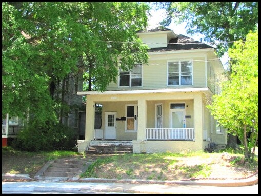 Primary Photo - 1079-1081 College St