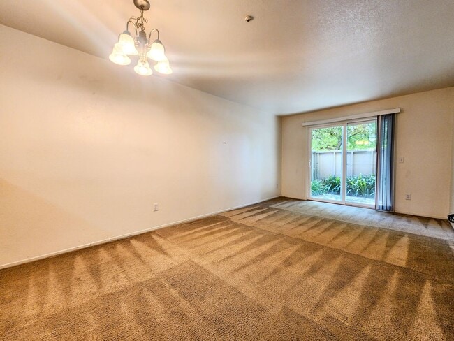 Building Photo - 1 Bedroom Condo For Rent