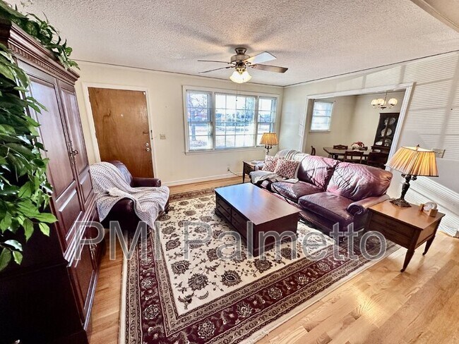 Foto del edificio - 3308 Oakdale Rd
