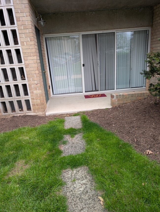 Foto del edificio - 8125 Heatherton Ln