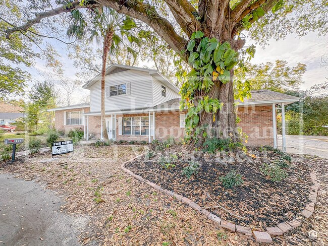 Foto del edificio - 1631 Monterey Ln