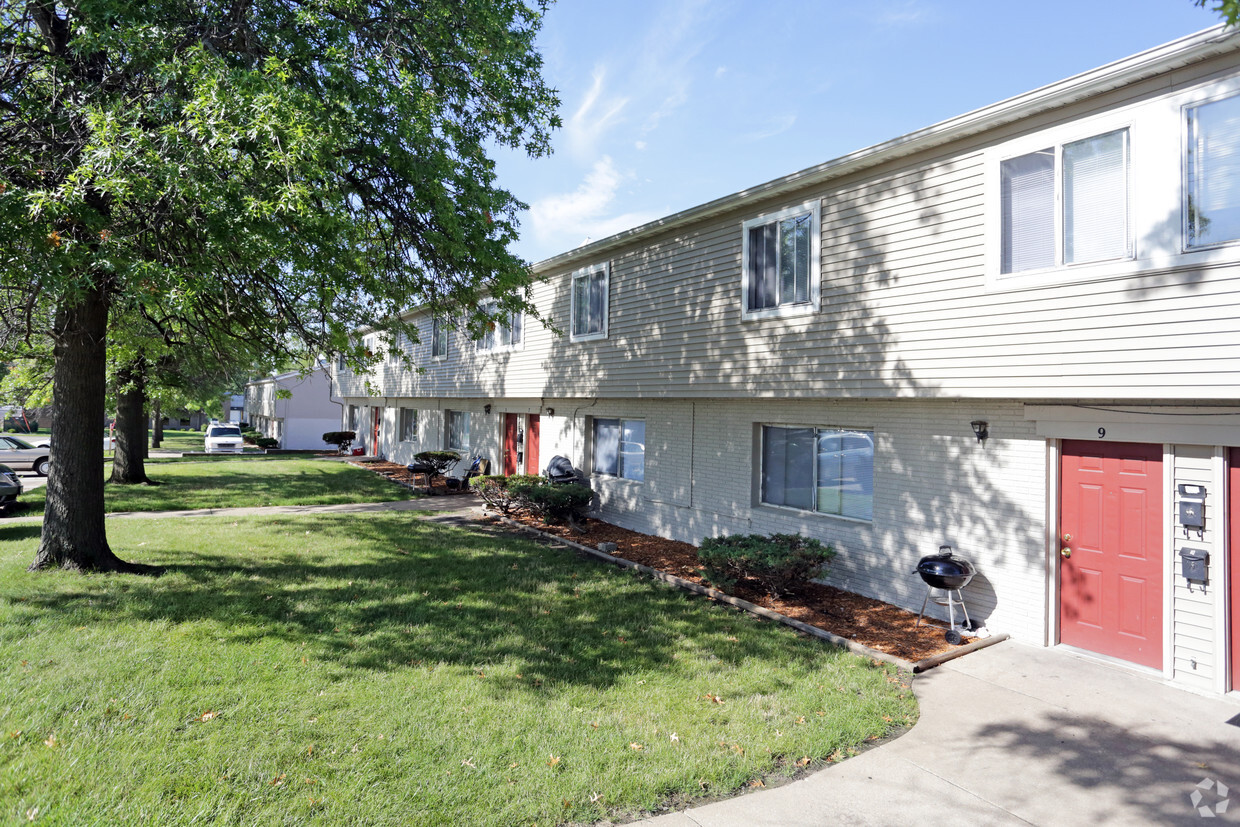 Primary Photo - Cambridge Townhomes