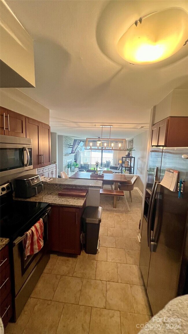 Building Photo - 9801 Emerald Point Dr