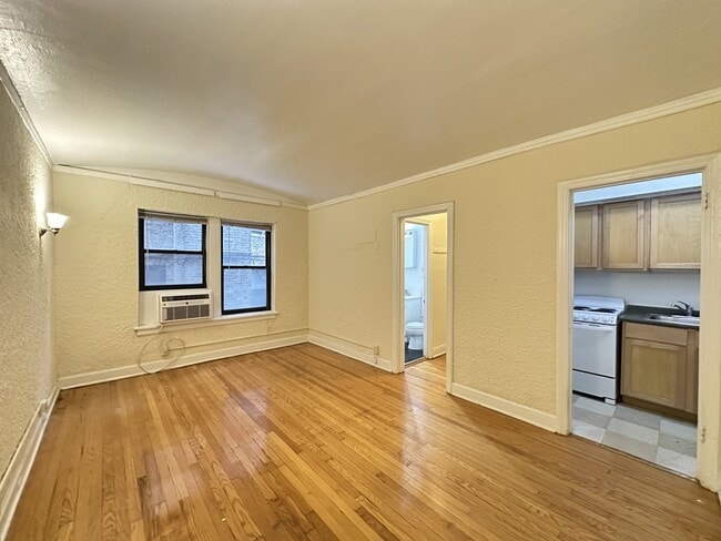 Building Photo - 512 W Arlington Pl
