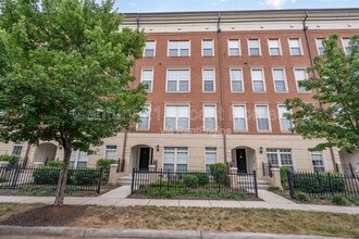 Building Photo - 8007 Crescent Park Dr