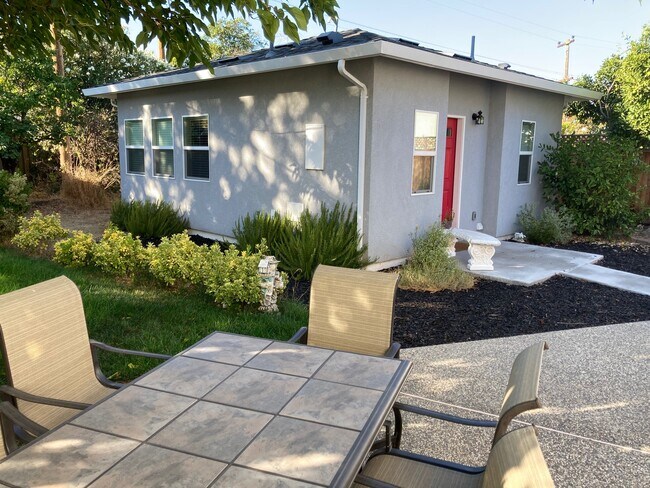 Building Photo - 5573 Wedgewood Ct