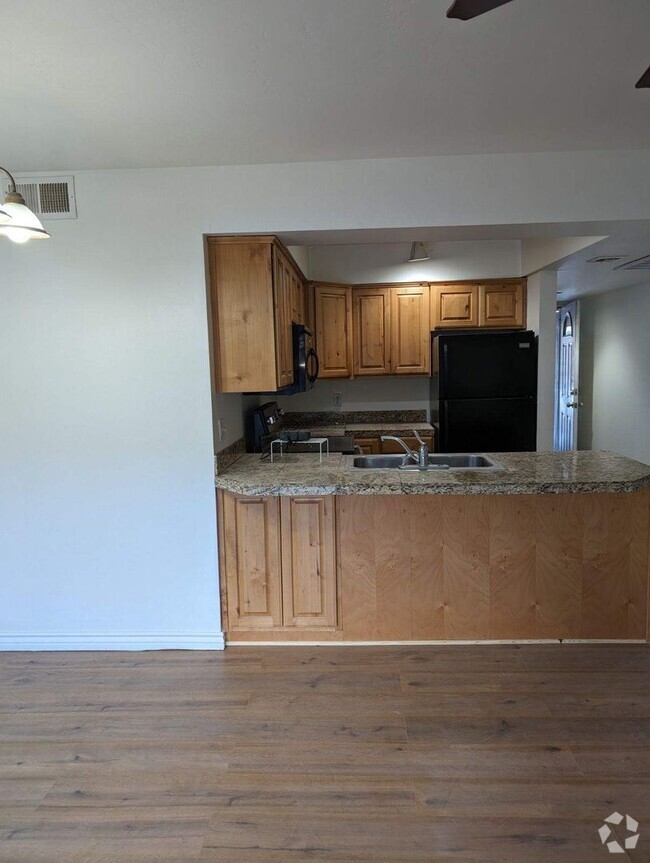 Building Photo - 3200 S Litzler Dr