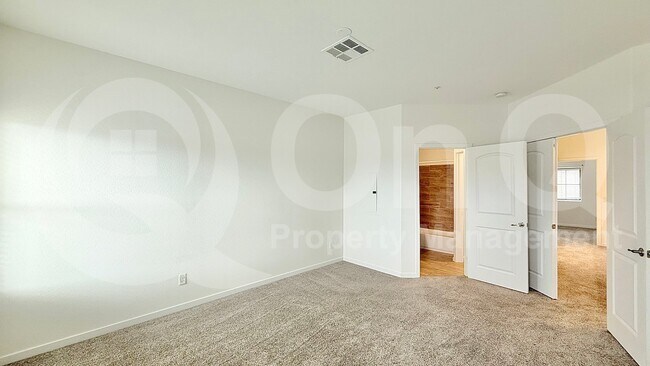 Foto del edificio - 7323 E Belleview St