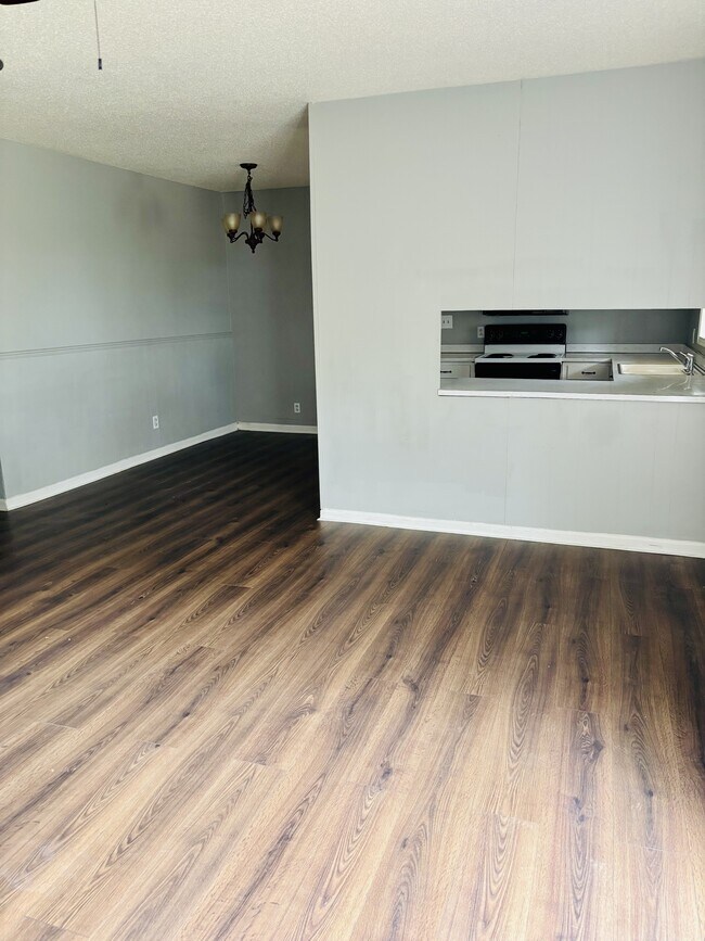 Foto del edificio - 645 Dawson Rd