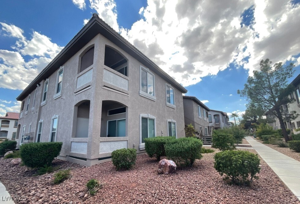 Foto principal - 2305 W Horizon Ridge Pkwy