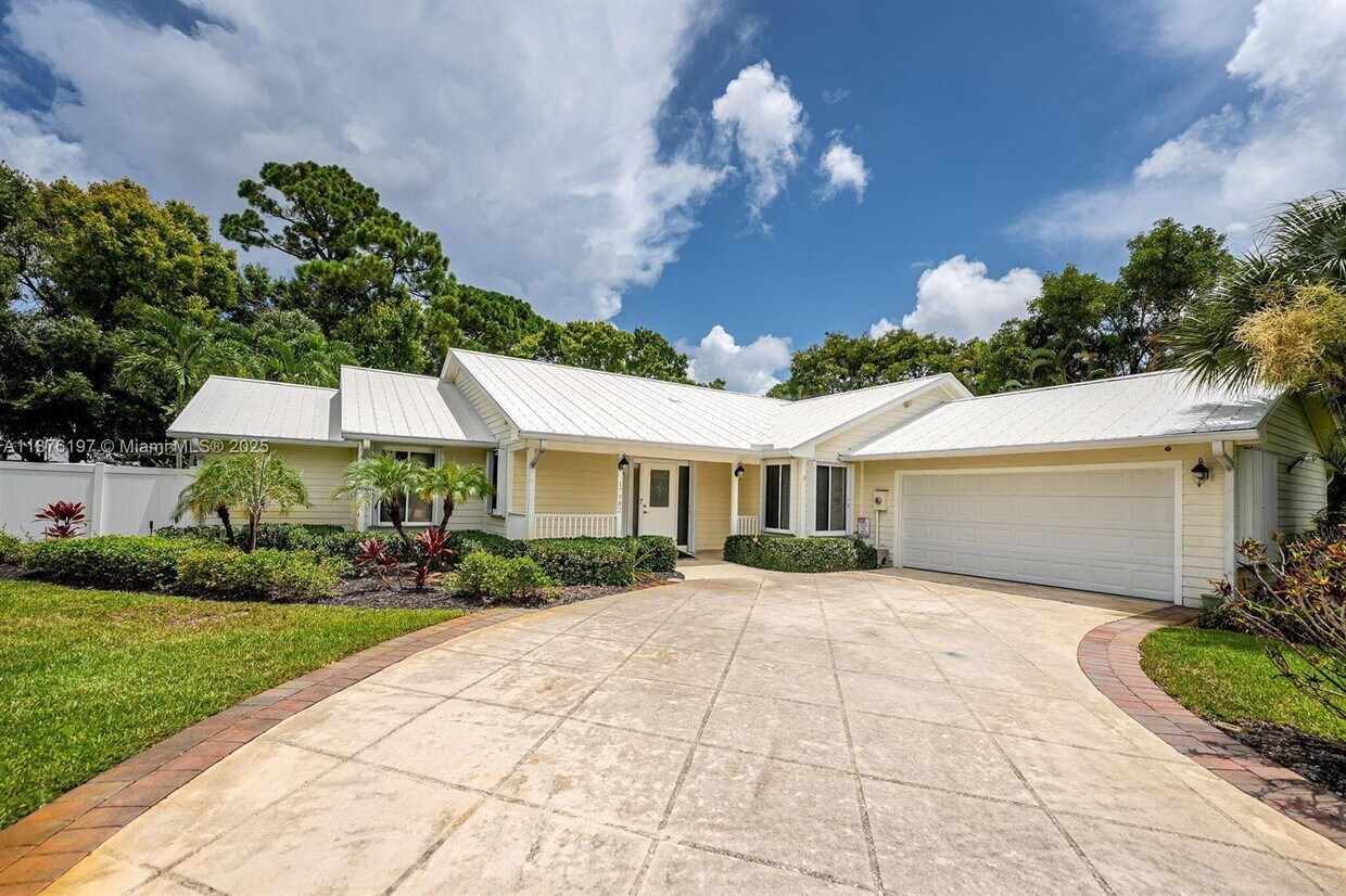 Primary Photo - 17982 Tidewater Cir