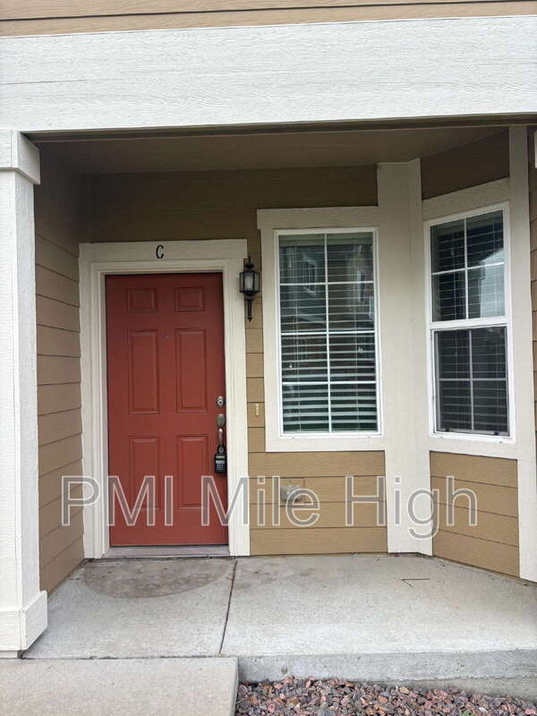 Foto del edificio - 12874 Jasmine St