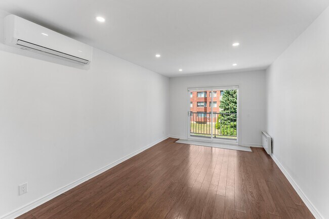 Salon - 2632 Rue Modugno