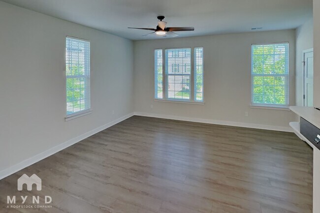 Foto del edificio - 2423 Dr Carver Rd