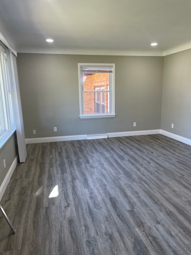 Building Photo - 6018 Chelsea Ln