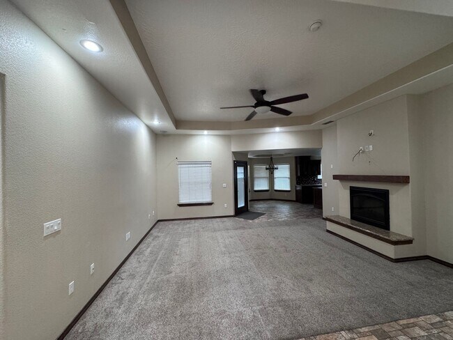 Foto del edificio - Beautiful 4 bed 2 bath home Available Now!