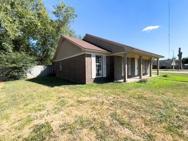 Foto del edificio - 6959 Tulip Trail Dr