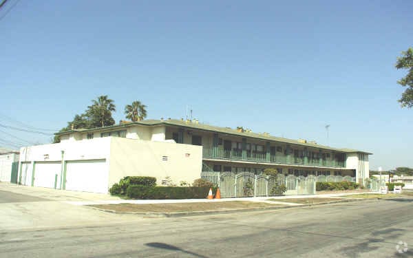 Primary Photo - 3601 W 59th St