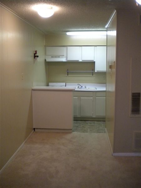 Building Photo - 1402 Holleman Dr
