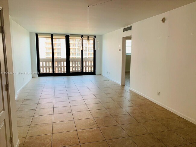 Building Photo - 90 Edgewater Dr