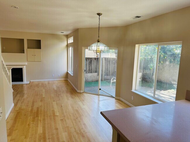 Foto del edificio - 3729 Seine Ct