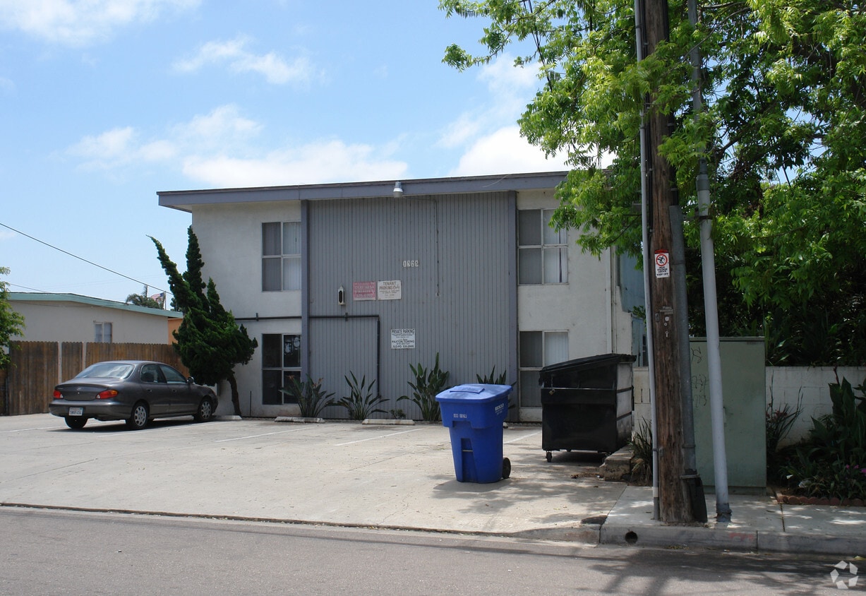 Building Photo - 1325 Hemlock Ave