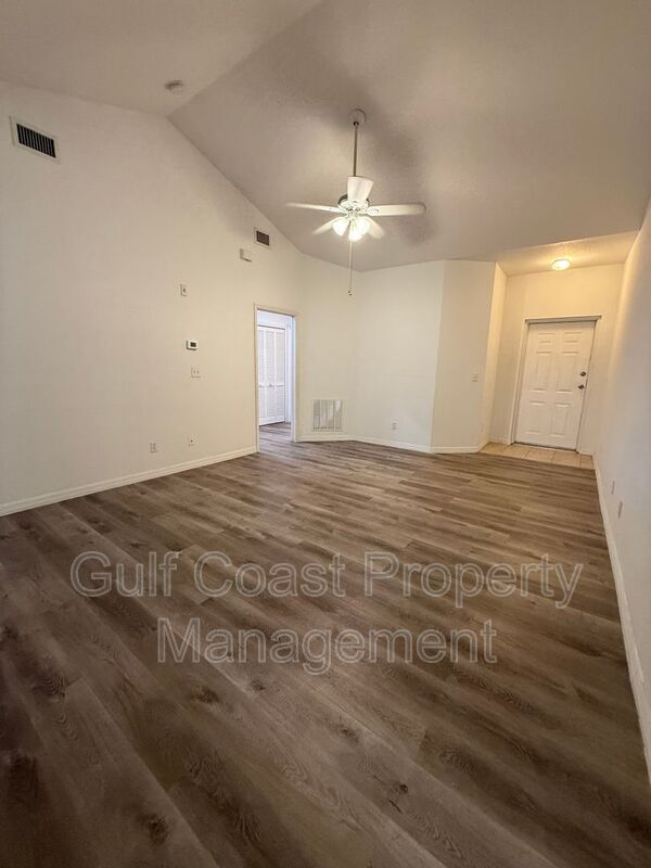 Foto del edificio - 8416 Bernwood Cove Loop