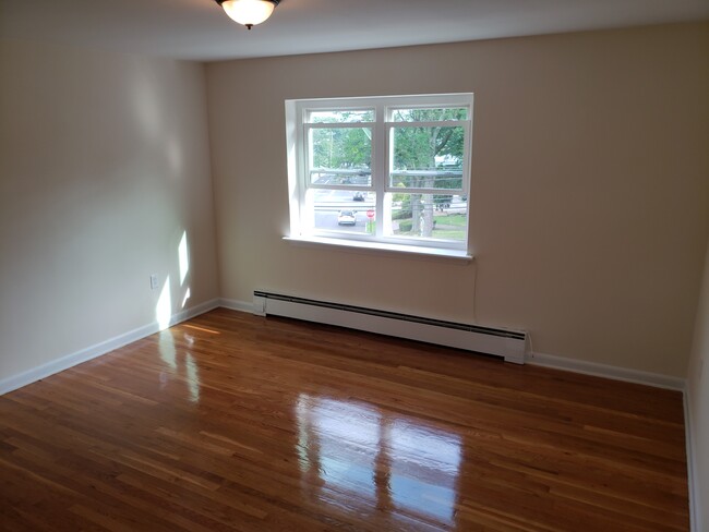 Building Photo - 35 Elmwood Ave