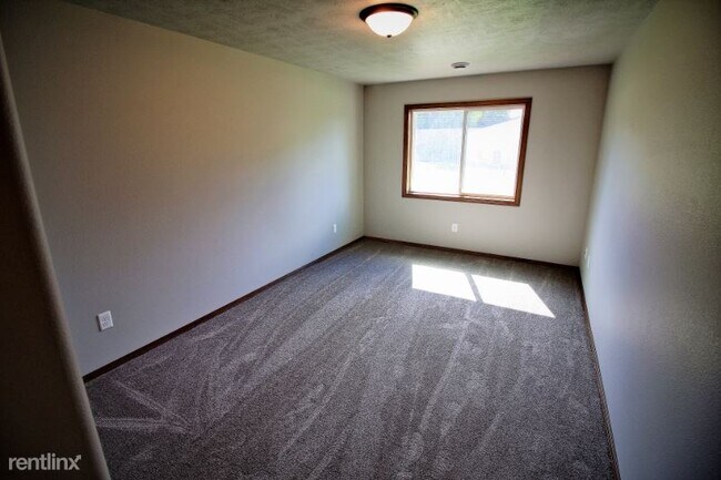 Building Photo - 4 br, 2.5 bath Townhome - 1213 N Archer Dr