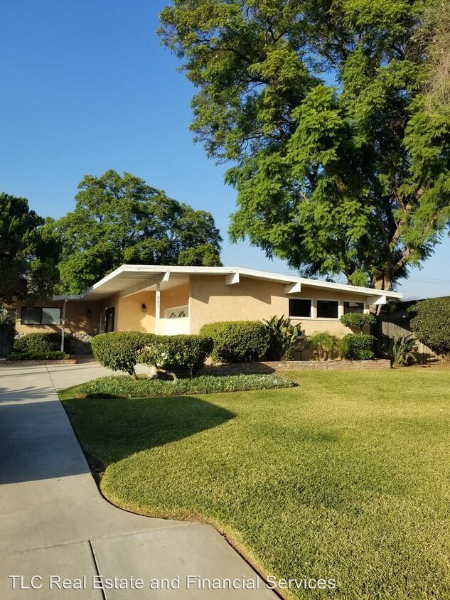 Primary Photo - 3 br, 2 bath House - 823 W Hollyvale St
