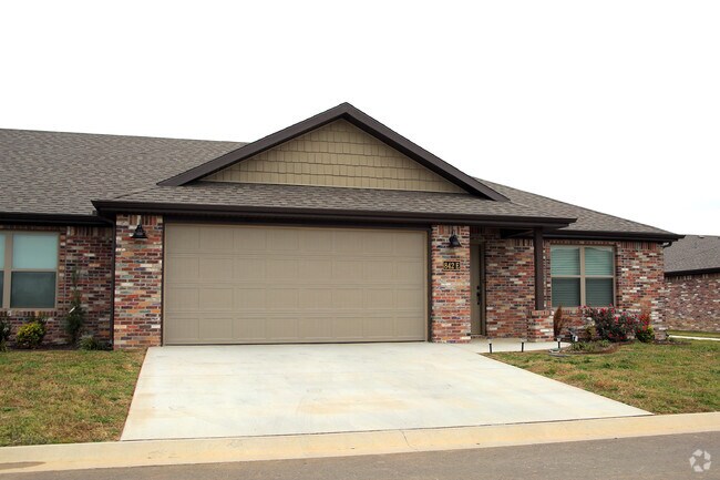 Building Photo - The Townhomes of Siena