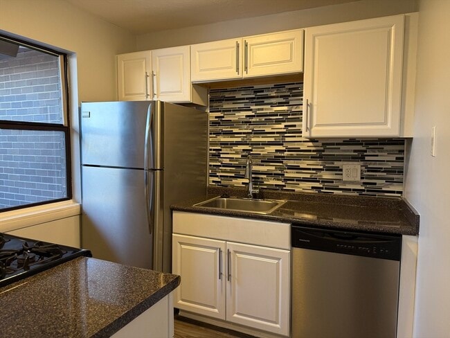 Building Photo - 22 Shrewsbury Green Dr