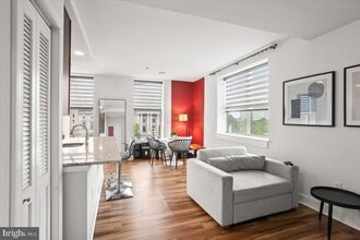 Building Photo - 231 State St