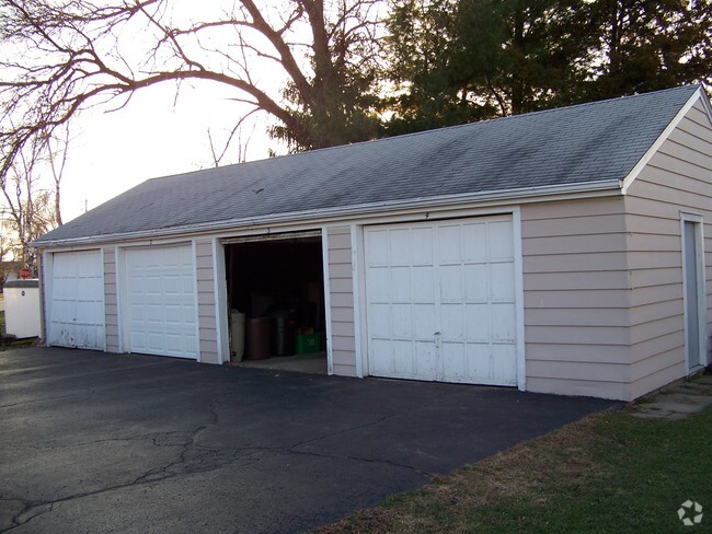 Building Photo - 529 Olive Ct