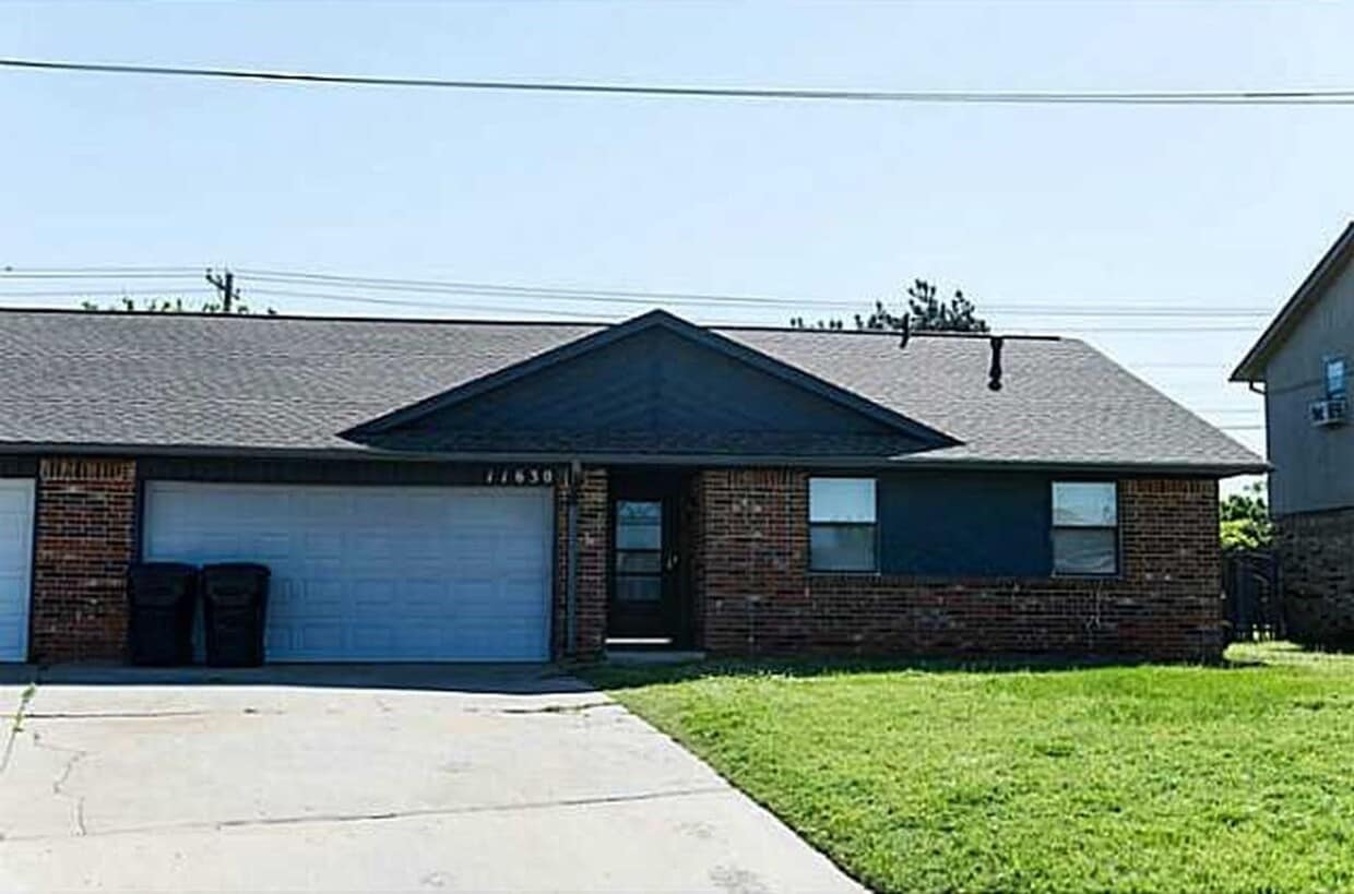 3 Bed | 2 Bath | 2 Car Garage - Duplex - UNDER $1000 per month - Putnam City Schools - 3 Bed | 2 Bath | 2 Car Garage - Duplex - UNDER $1000 per month - Putnam City Schools