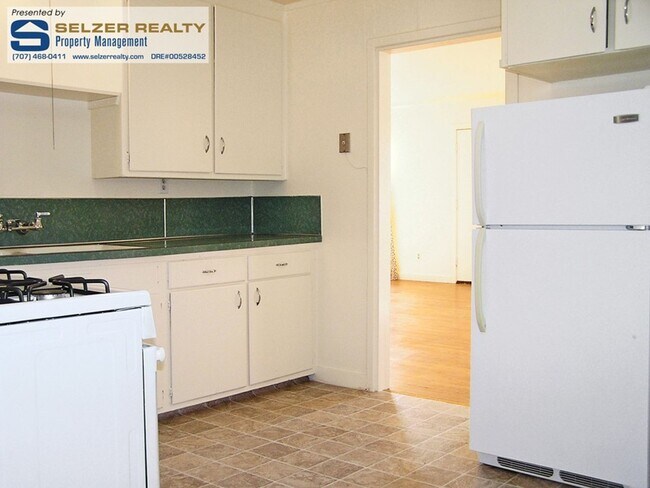 Building Photo - Surprisingly roomy 3 bd. bungalow in a con...