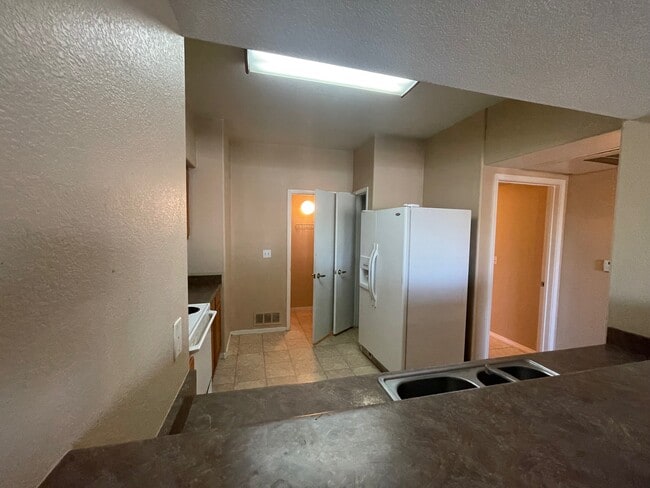 Building Photo - 7255 W Sunset Rd
