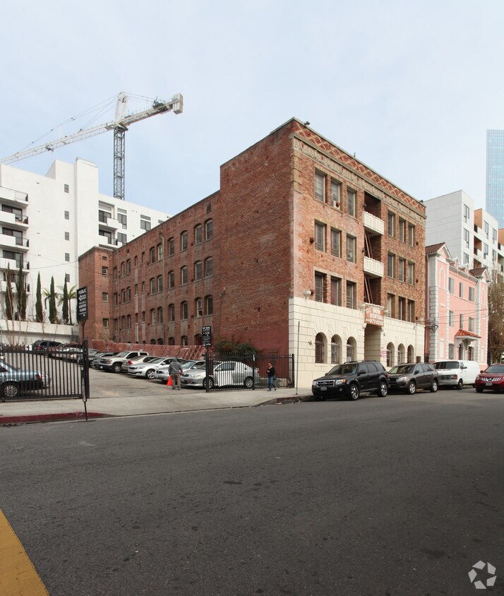 Foto principal - 1247 Ingraham St
