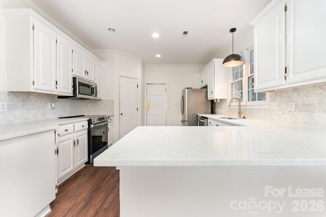 Foto del edificio - 10010 Gladwick Ct