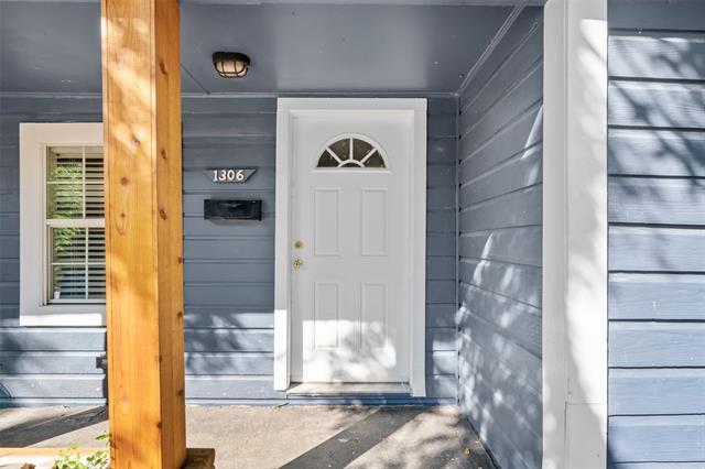 Building Photo - 1306 S Austin St