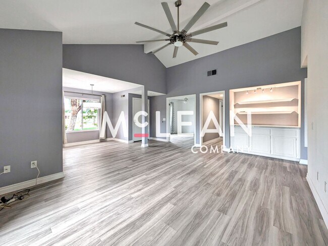 Building Photo - 2 bd + Bonus Room - Unfurnished - With FRE...