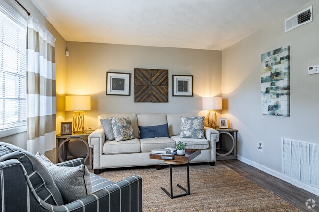 2BR, 1.5BA - 1008SF - Stonecrest Mill