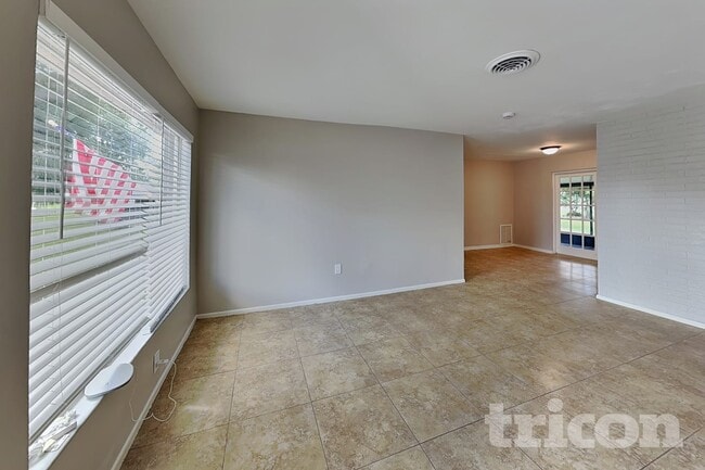 Building Photo - 3708 Lei Dr