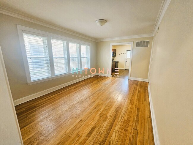 Building Photo - 5600 N Rockwell St