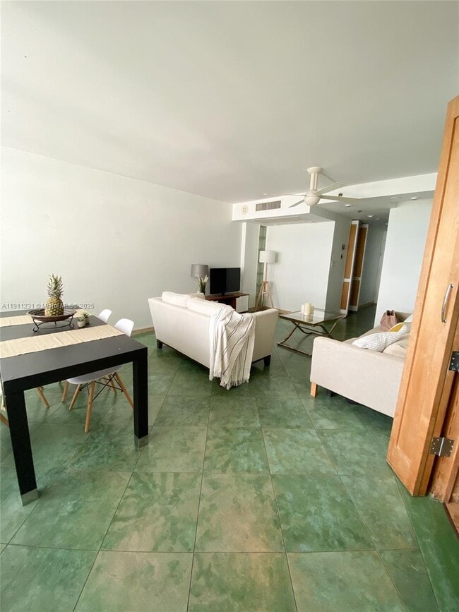 Building Photo - 100 Lincoln Rd