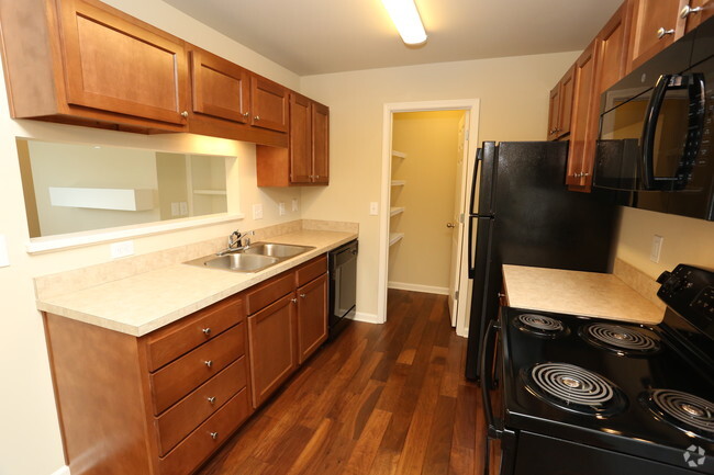 1HAB, 1BA - 760 FT² ¡Renueva - Cocina - Forest Creek Apartments