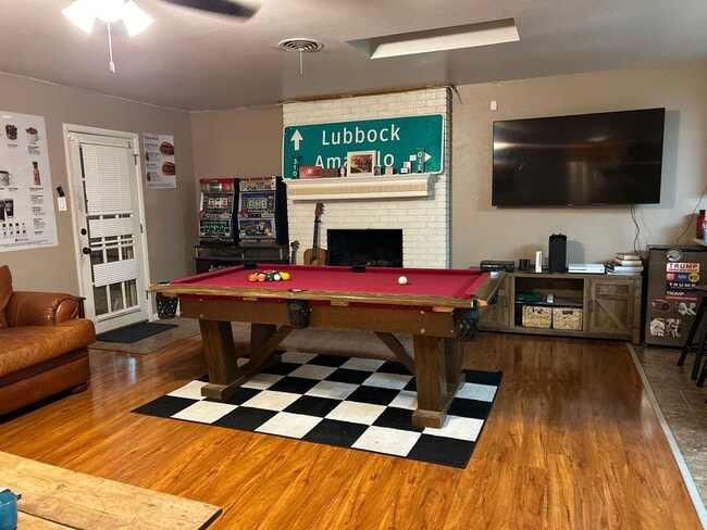 Building Photo - PRE-LEASING for August - 3 Bedroom Near Tech