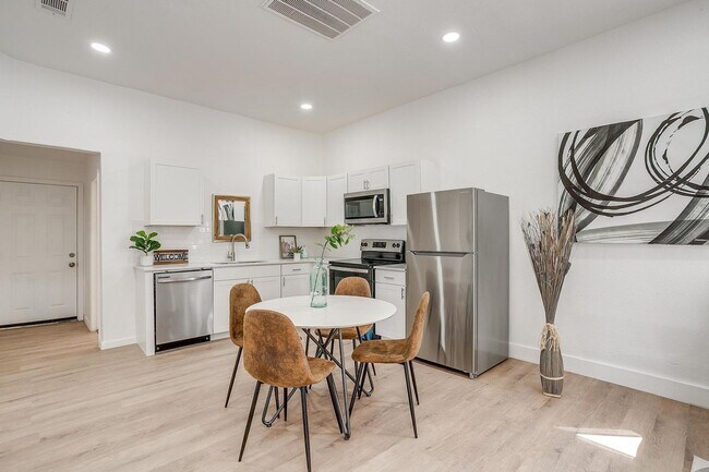 Foto del edificio - Charming Renovated 3-bedroom, 2-bathroom home!