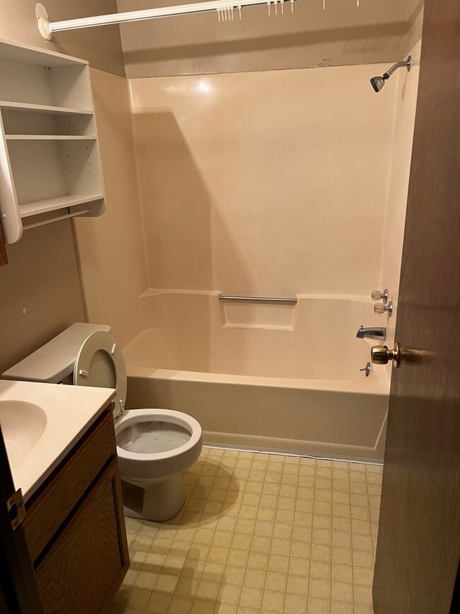 Building Photo - 200 S Creek St